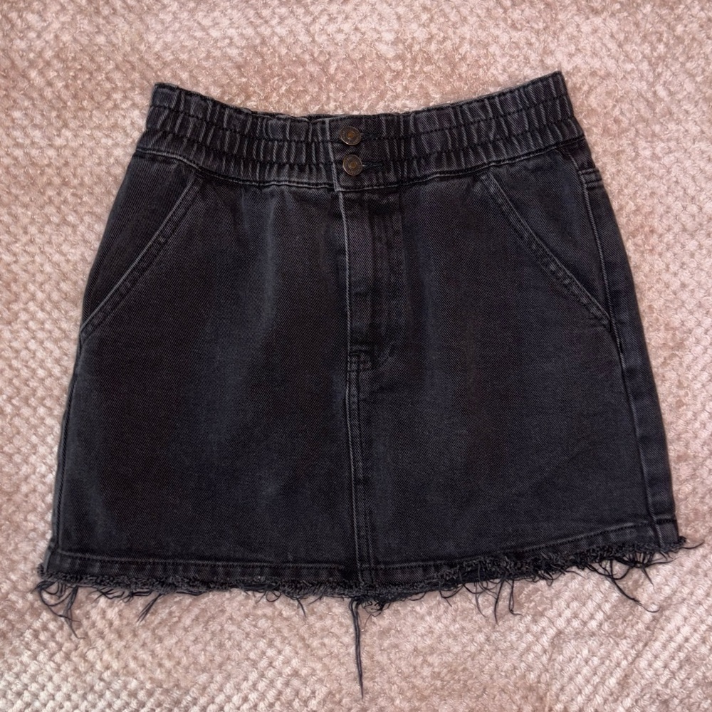 Forever 21 Women’s Distressed Black Jean Mini Skirt | M